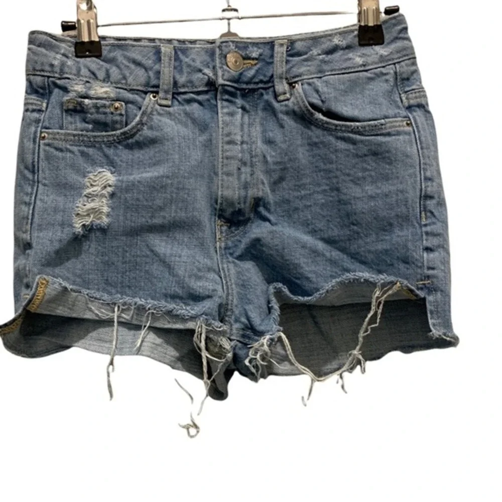 H&M Divided Womens Distressed Denim Shorts Light‎ Wash Blue High Rise Size 4 - Picture 5 of 6